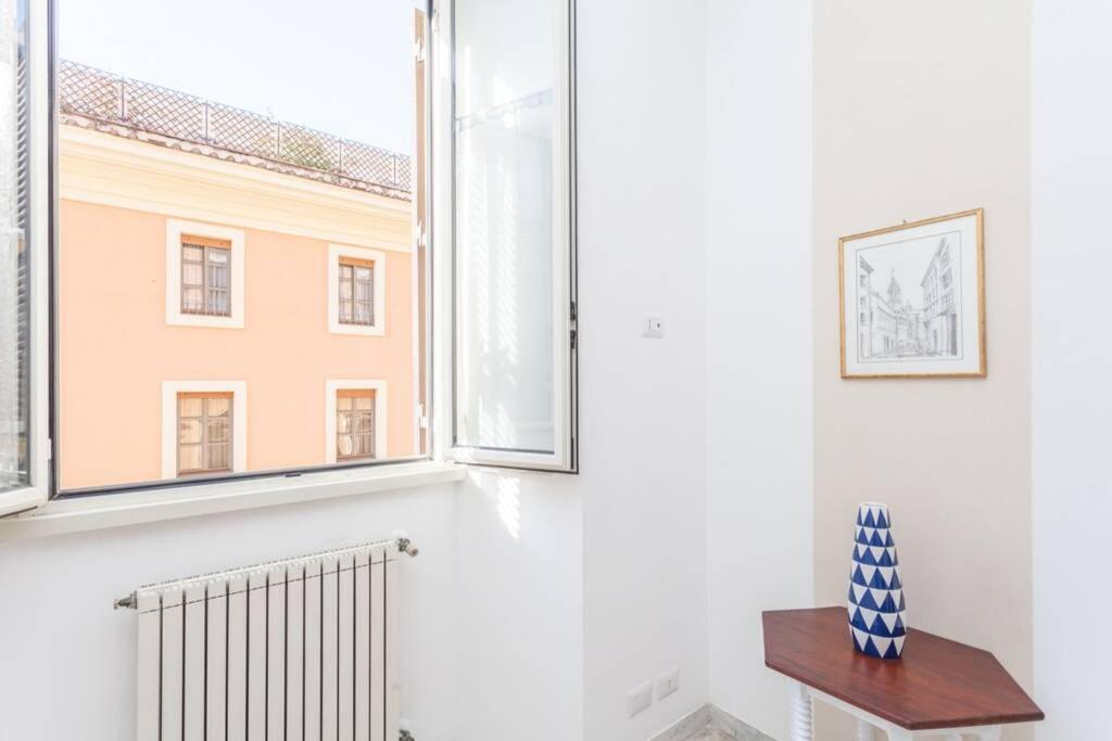 Large In Center, Termini Area * Rom
